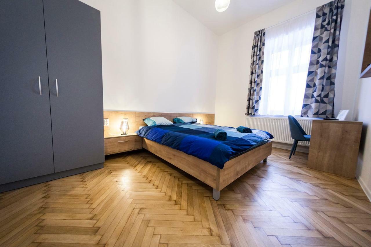 Luxury 4a Apartment